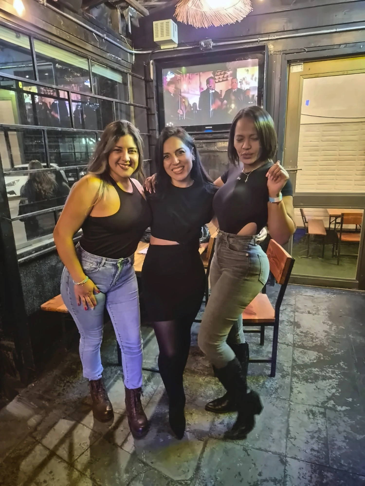 Tres amigas compartiendo en Ipanema Club